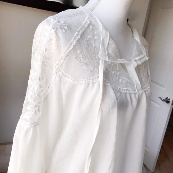 Romantic white sheer blouse - Picture 4 of 5